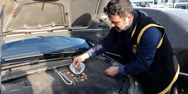 Dolandırıcıyı yakalamak için kılıktan kılığa giren polis öyle bir anda baskın yaptı ki!