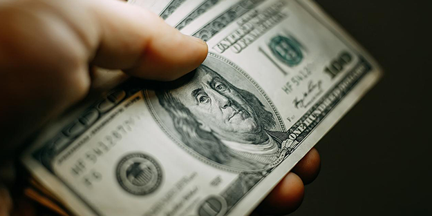 Dolar 24 liraya düşünce ortalık karıştı! Uzman 'Bu gerçekten olabilir mi?' sorusuna yanıt verdi