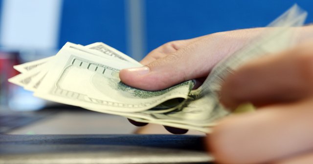 Dolar 2.96`dan güne başladı