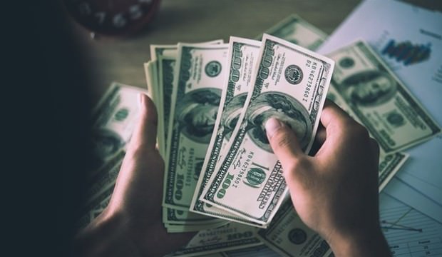 Dolar 4.30 TL’den döndü