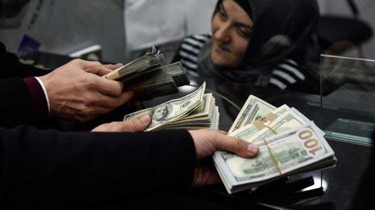 Dolar bozduran vatandaşa 'hain oyun'