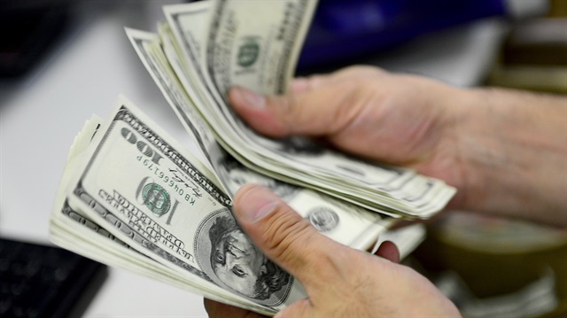 Dolar düşüşle haftaya başladı