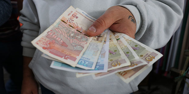 Dolar, euro artınca Türkiye'ye akın ettiler! Mont, kazak, bot, ev eşyası ne varsa toplayıp gidiyorlar
