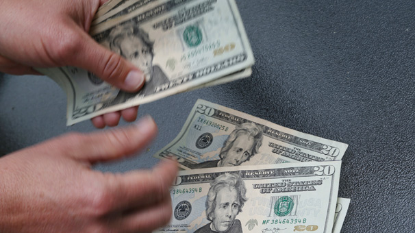 Dolar piyasanın ilk gününde kaç lira?