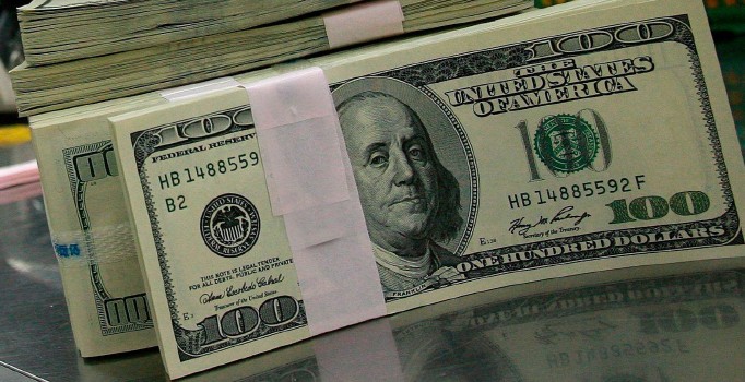 Dolar piyasaya yükselişle başladı