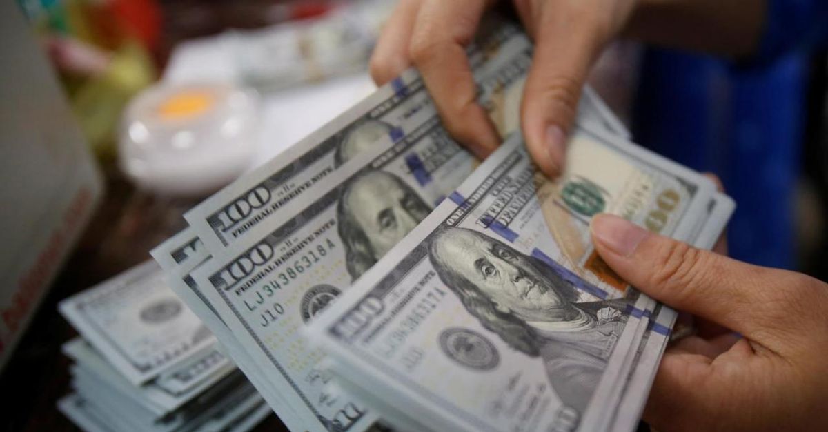 Dolar sakin başladı