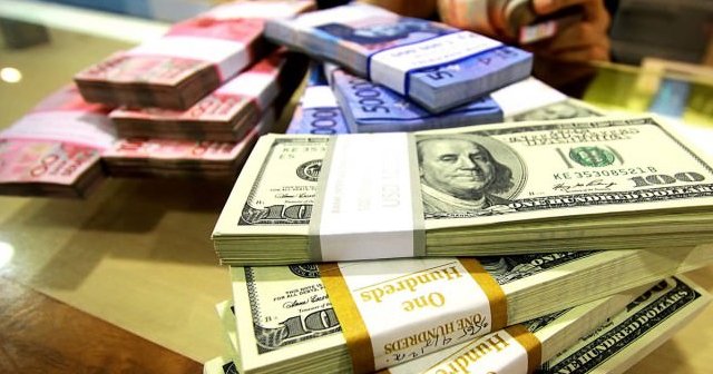 Dolar son bir ayın en düşüğünde seyrediyor