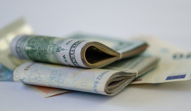 Dolar, ticaret gerilimiyle hareketli
