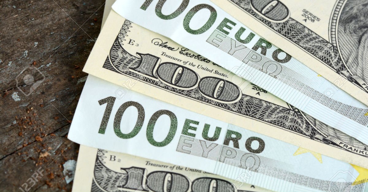 Dolar ve euro aşağı yönlü başladı