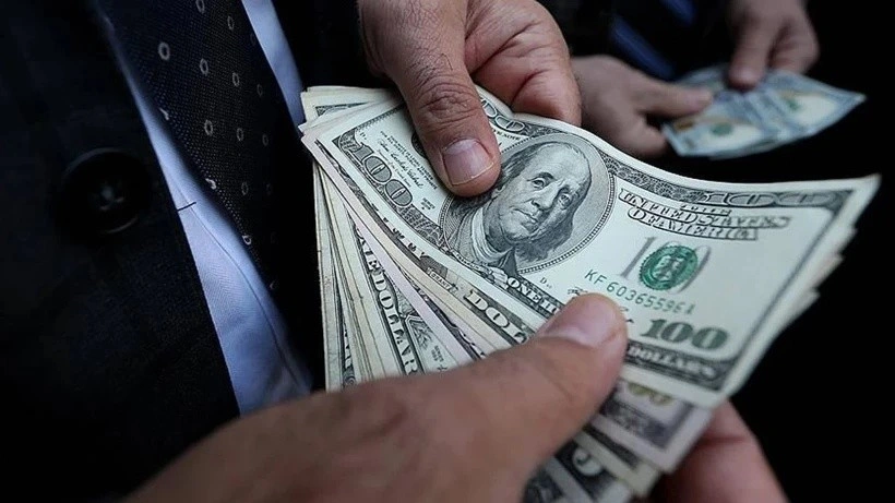Dolar yeniden yükselişte! TL karşısında sınırlı artışla güne başladı