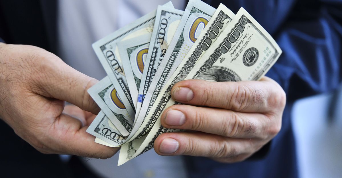 Dolar yukarı yönlü başladı