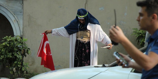 Dolmabahçe'de şüpheli kadın alarmı