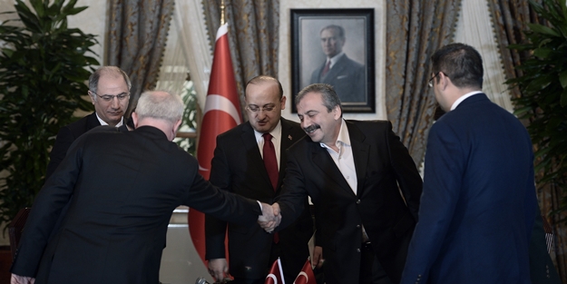 Dolmabahçe'deki karede sürpriz bir isim!