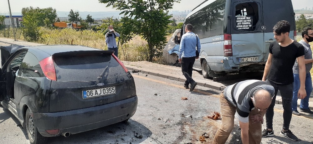 Dolmuşa arkadan çarpan araç hurdaya döndü: 5 yaralı 