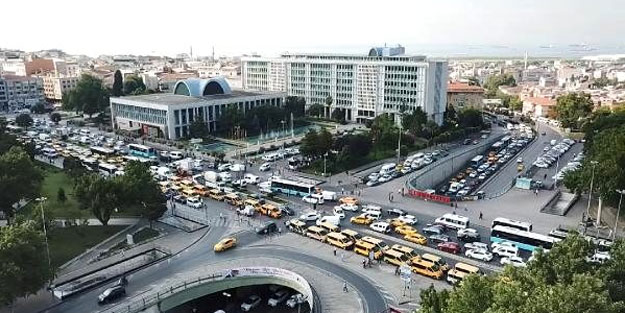 Dolmuşçular İBB önünde eyleme başladı