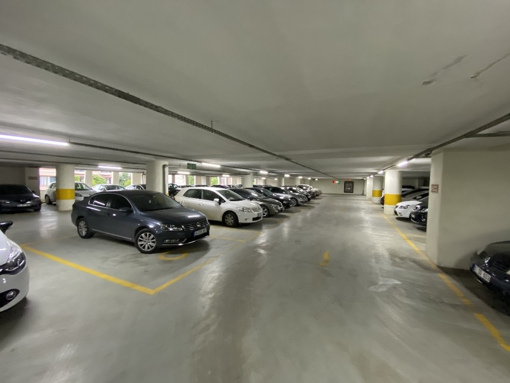 Dolu beklentisi katlı otoparkı doldurdu 