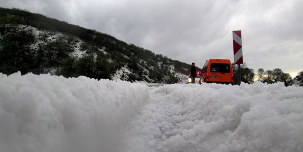 Dolu, Çorum'da Mayıs ayında yol kapattı