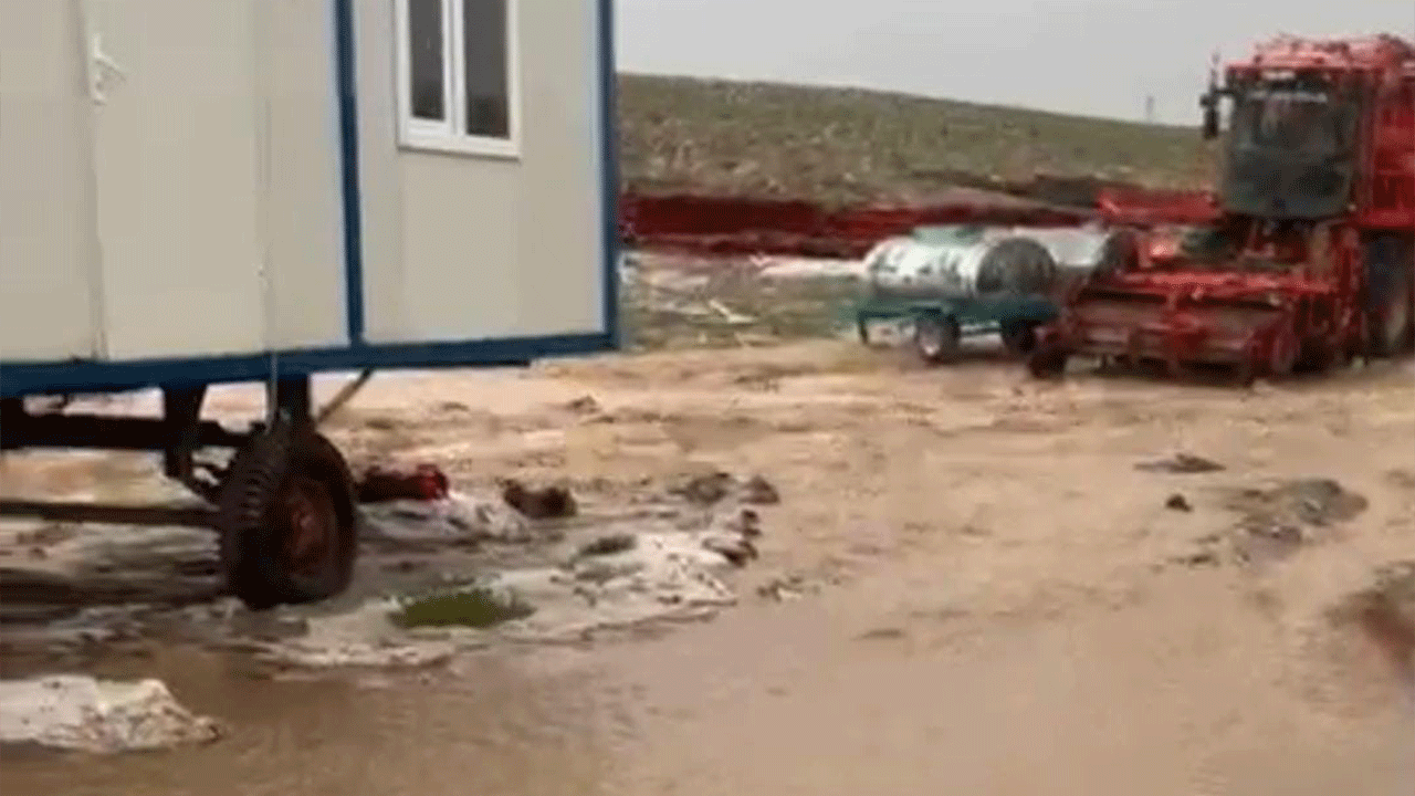 Dolu ve sağanak köyü vurdu! Tarla kalmadı