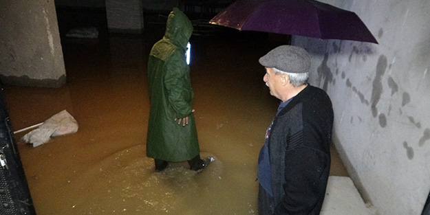 Dolu ve sağanak yağışın vurduğu Mersin'de hayat durma noktasına geldi