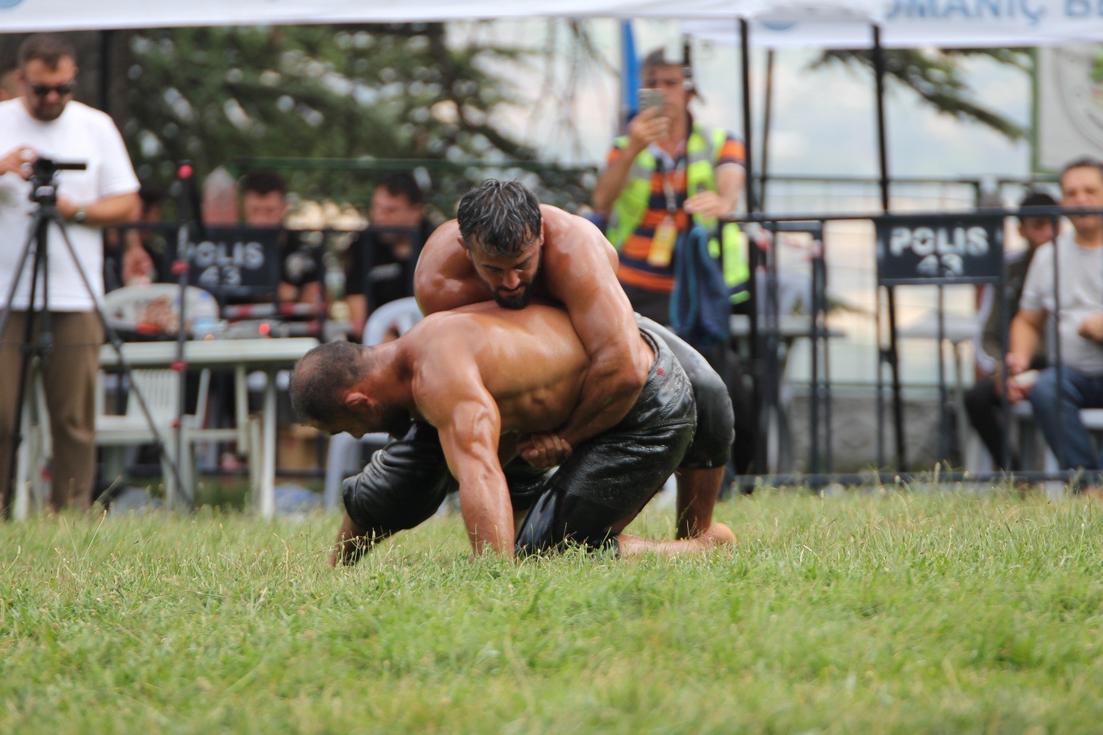 Domaniç’te 664. Yağlı Pehlivan Güreşleri büyük coşkuyla gerçekleşti