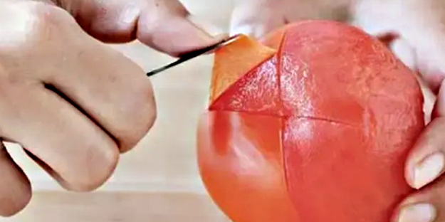 Domates kabukları nasıl kolay soyulur? İşte cevabı...