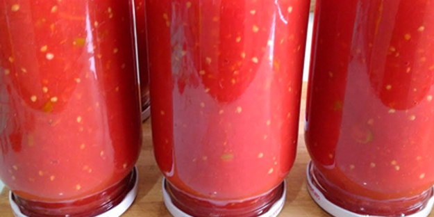 Domates yiyenler, evinde domates konservesi yapmak isteyenler için: tuz ve yağ koyulur mu? Tüyo buymuş