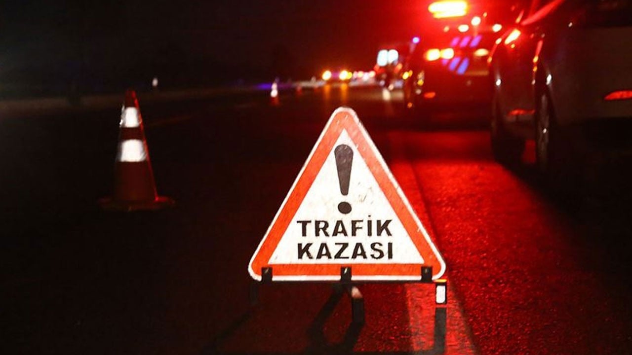 Domates yüklü tır ile otomobil çarpıştı: 1 kişi vefat etti
