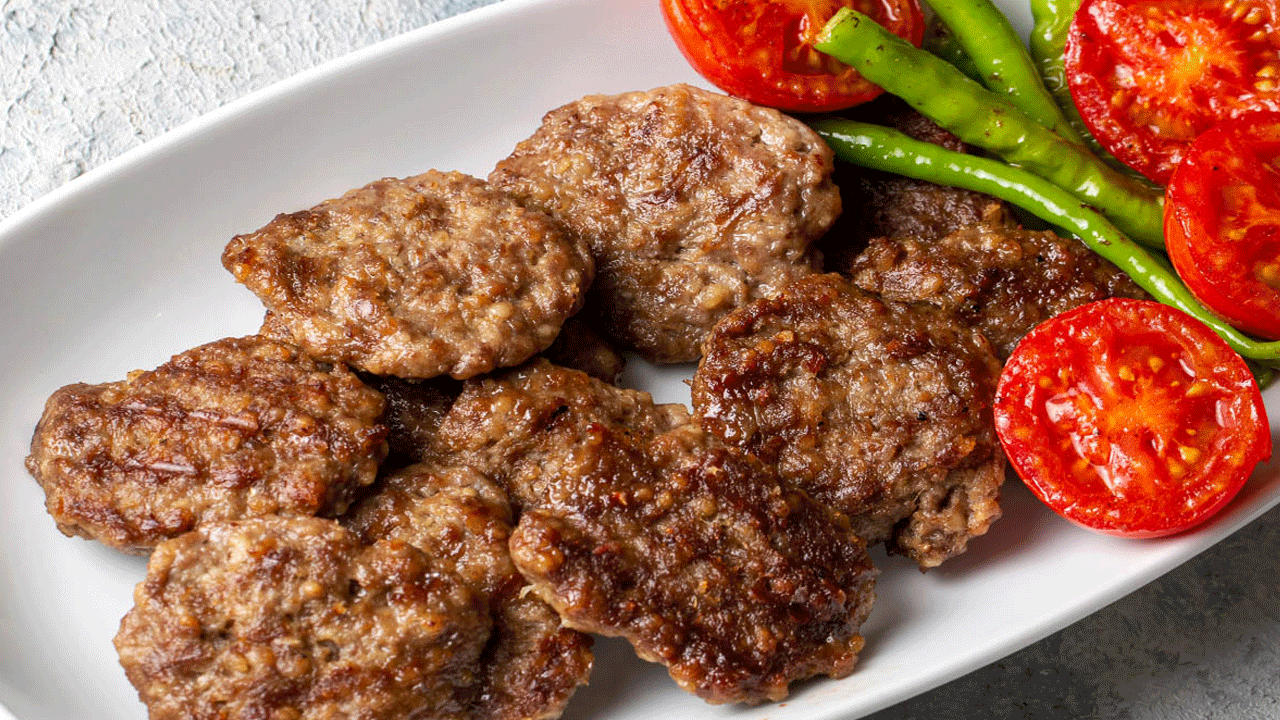 Domuz eti skandalı büyüyor: Ünlü köfte zinciri de kullanıyormuş