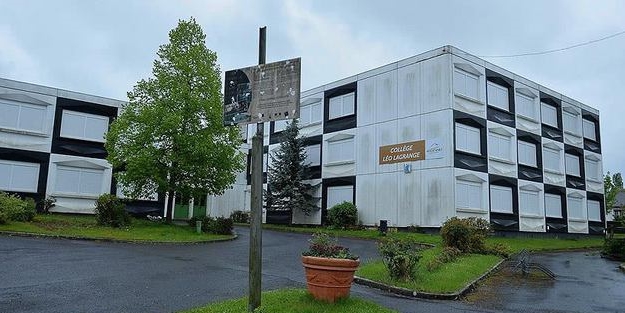 Domuz eti yemeyen öğrenciler kırmızı kolye takacak!