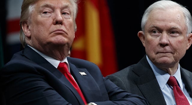 Donald Trump, Adalet Bakanı Sessions’ın istifasını istedi