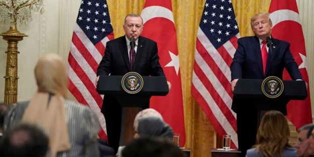 Donald Trump'tan Hilal Kaplan'a: Gazeteci olduğuna emin misin?