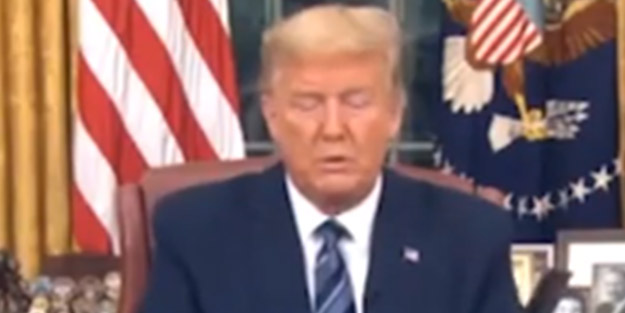 Donald Trump’tan koronavirüs açıklaması öncesinde olay görüntüler