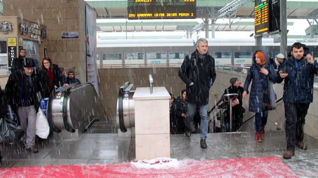 Donan makas hızlı tren seferini aksattı