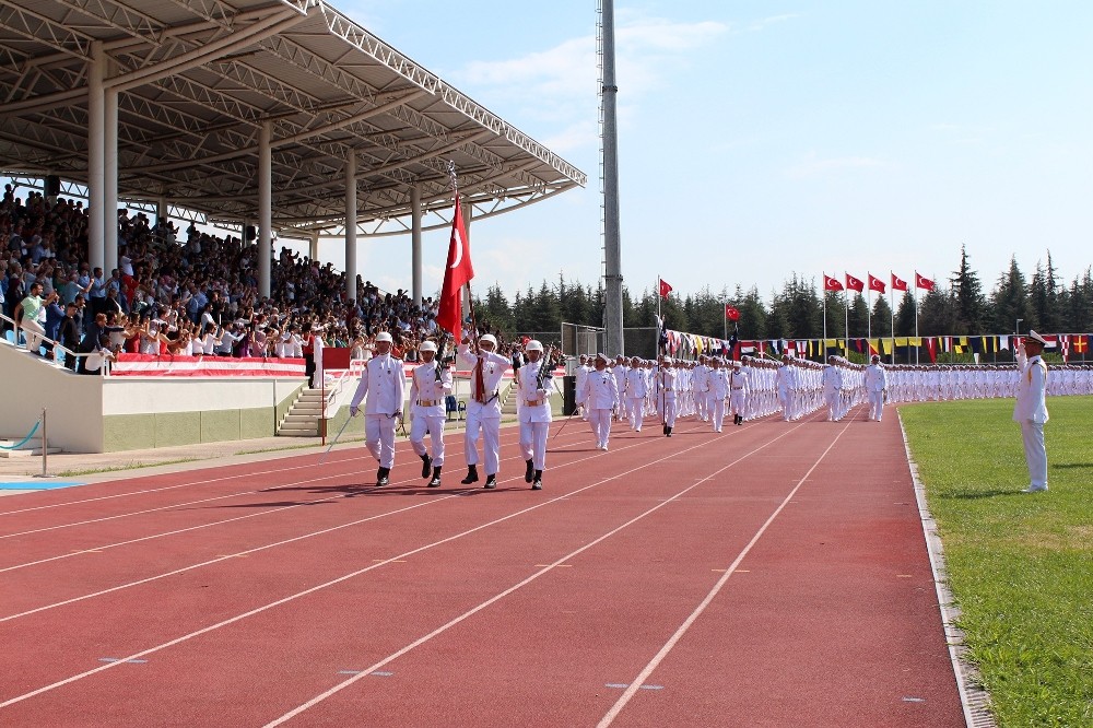 Donanmanın en genç subayları mezun oldu 