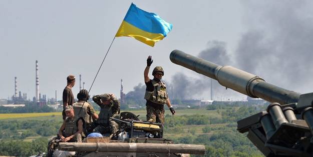 Donbas'ta sıcak çatışma: 2 Ukrayna askeri hayatını kaybetti