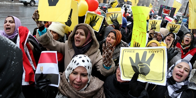 Dondurucu soğuk ve kara rağmen New York’ta darbe karşıtı yürüyüş