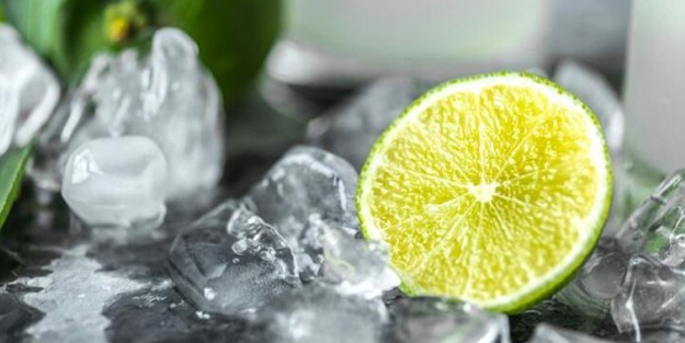 Dondurulmuş limon tümörle savaşıyor: Suyunu sıkıp kabuklarıyla buzluğa atın! Donmuş limonda fayda ikiye katlanıyor