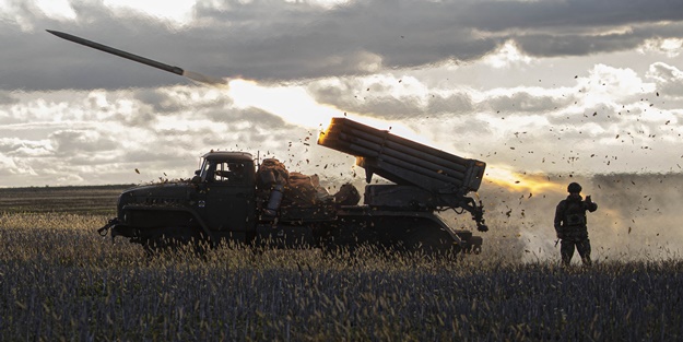 Donetsk cephesi böyle görüntülendi! 'Düşman hedeflerine yoğun atış yapıyoruz'