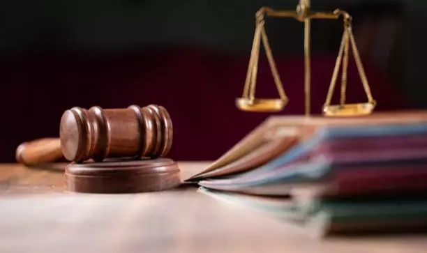 Döngü aynen şu şekilde: Sokak ortasında kadını bıçakladı, polis binbir zahmetle yakaladı, yargı ödüllendirdi!