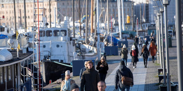 Donmuş gölde buz kırılınca 4 kişi öldü