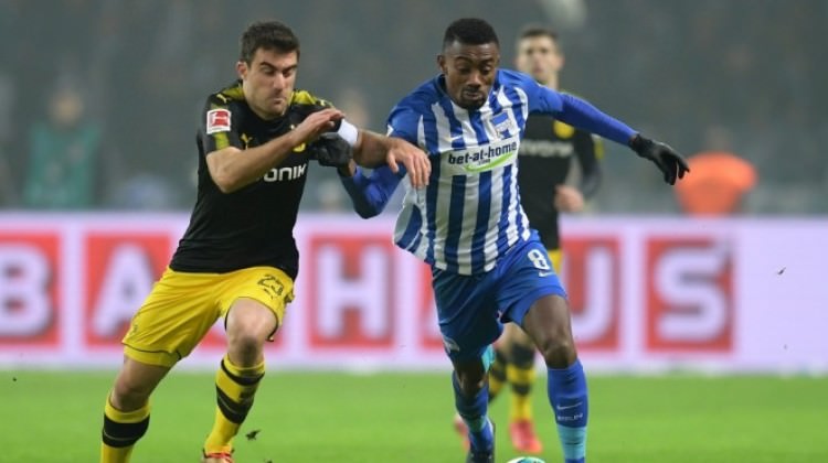 Dortmund puanı zor kurtardı