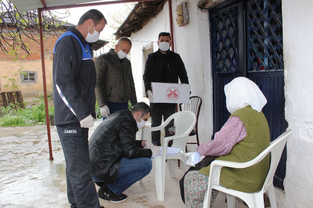 Döşemealtı Belediyesi’nden ihtiyaç sahibi ailelere gıda yardımı 