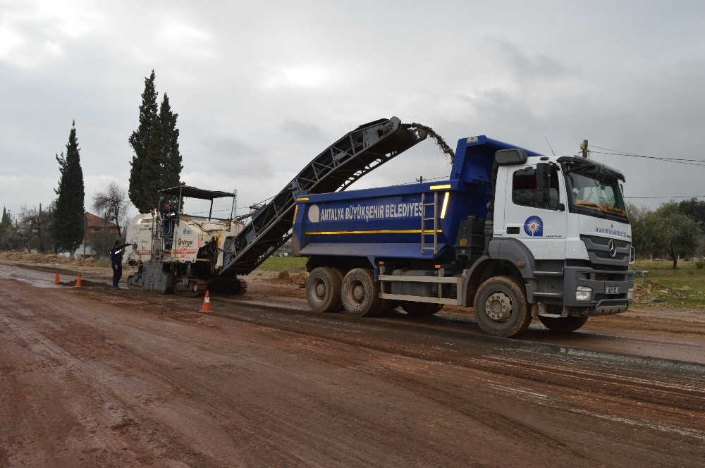 Döşemealtı Cezaevi Yolu yenileniyor 