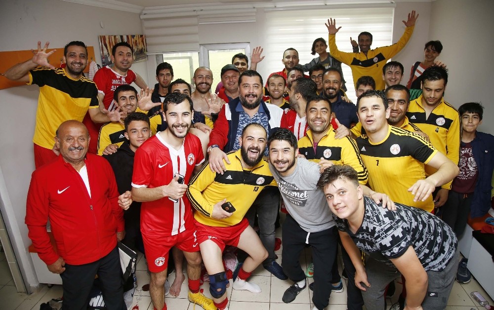 Döşemealtı Futbol Takımı namağlup şampiyon oldu 