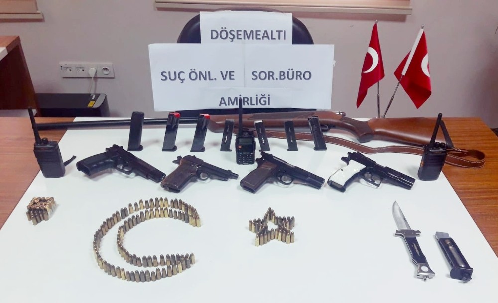 Döşemealtı ilçesinde tehdit ve gasp şüphelileri yakalandı 