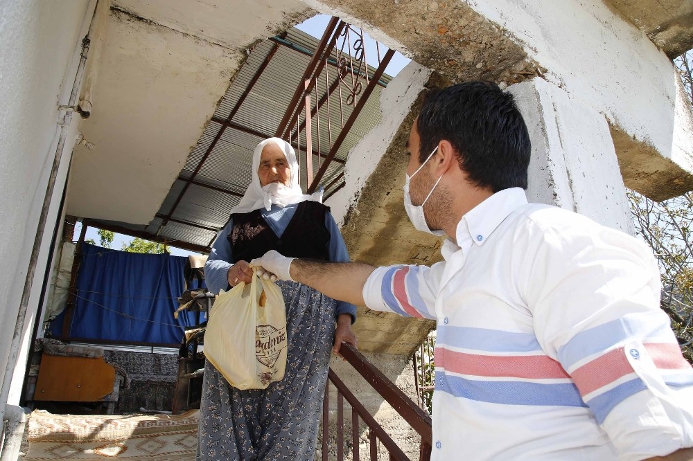 Döşemealtı’nda 4 bin 330 ücretsiz ekmek dağıtıldı 