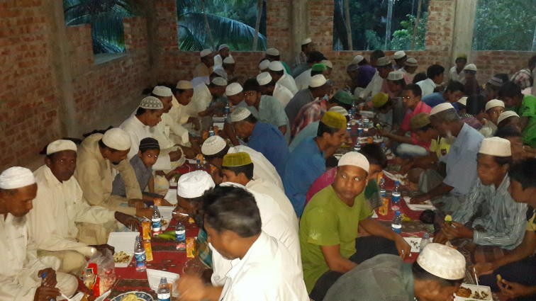 Dost Eli Bangladeş'te iftar verdi