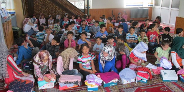 Dost Eli Derneği mazlumların yanında olmaya devam ediyor