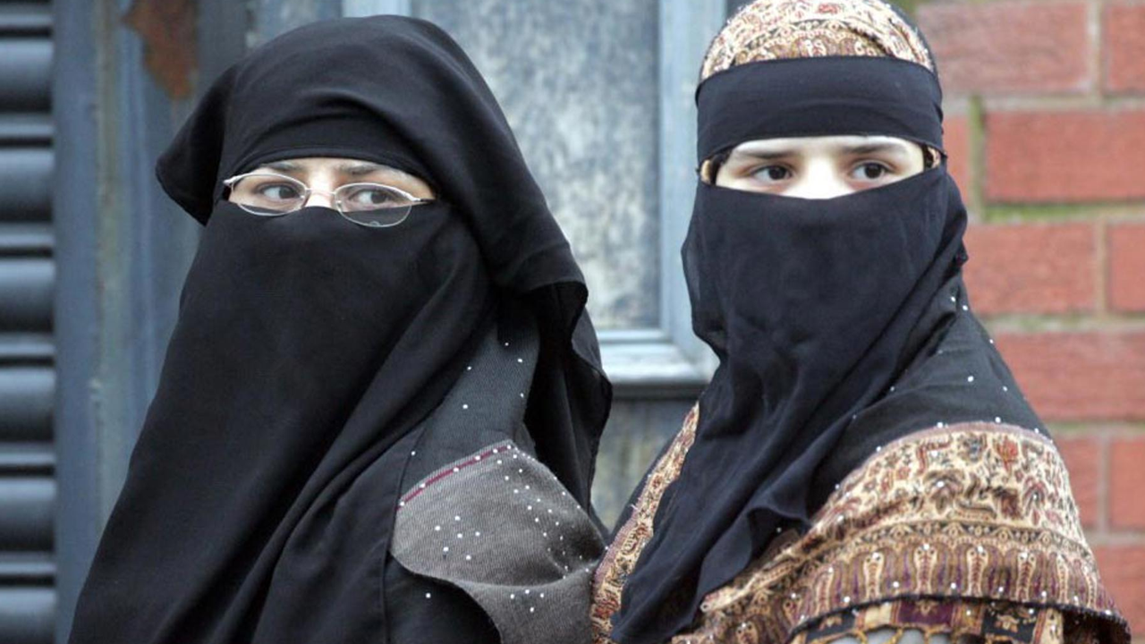 'Dost' ülkede Peçe Yasağı! Binden Fazla Kadına Ceza Kesildi!