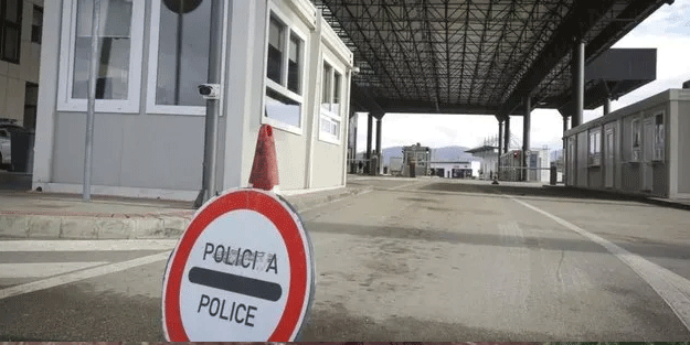 Dost ve kardeş ülke, 2 sınır kapısını kapattı!